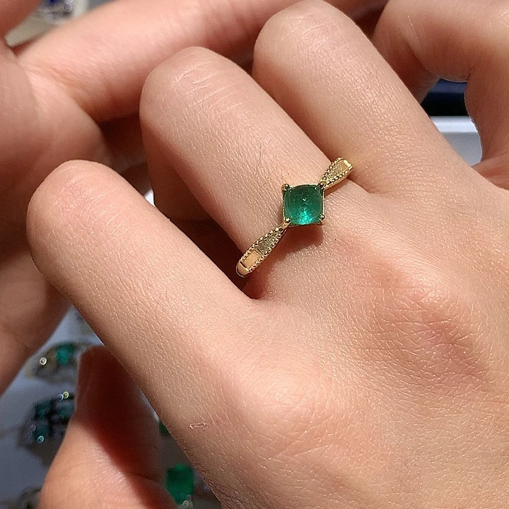 银S925镶嵌戒指祖母绿