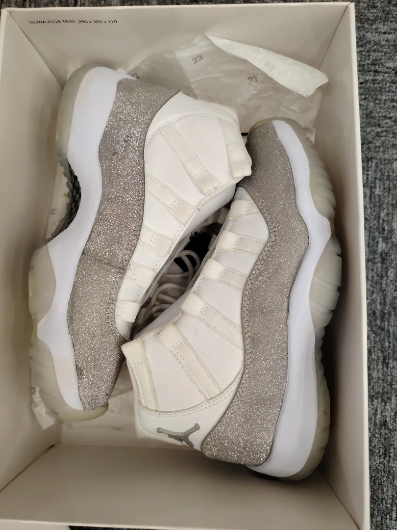 nike 经典配色鞋型 71号   35.5码