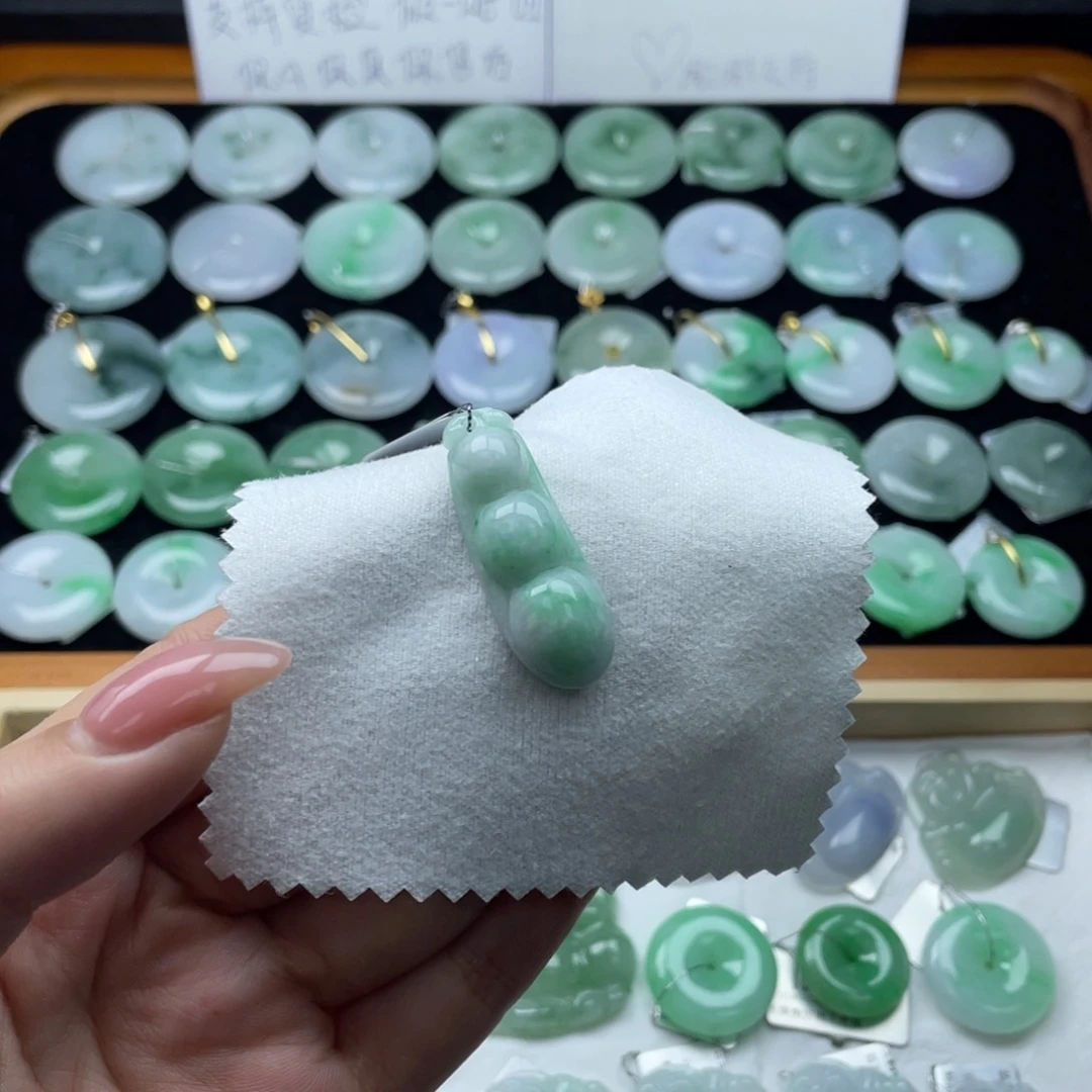 翡翠颈饰未镶嵌福豆