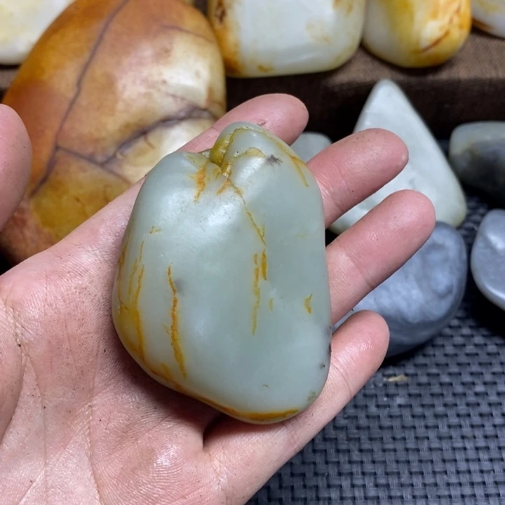 和田玉未镶嵌挂件漂**野