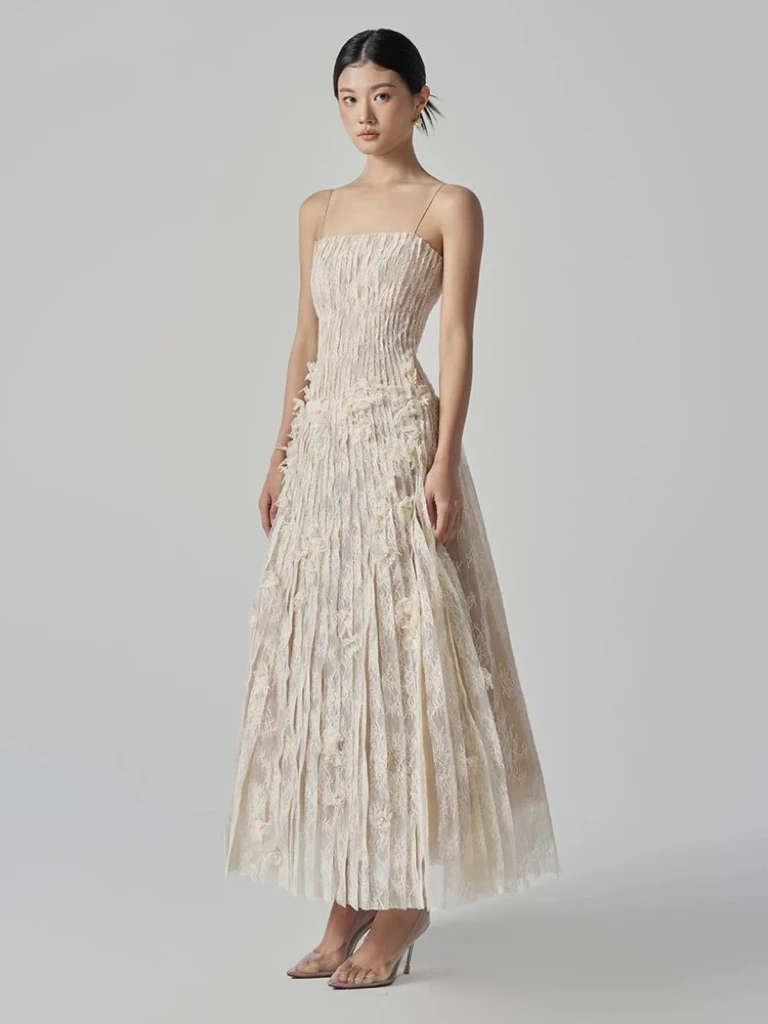 【DÉ MYSTÈRE】越南小众浪漫温柔压褶立体花蕾丝吊带连衣裙GSEN6009