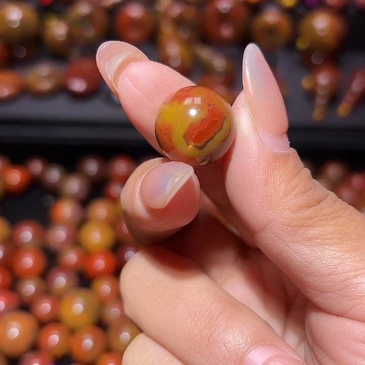 姚***伟玛瑙/玉髓未镶嵌珠宝半成品