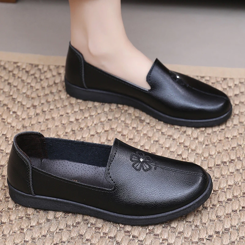 中老年女式皮鞋女款妈妈鞋春秋软底轻便一脚蹬舒适老人防滑奶奶鞋