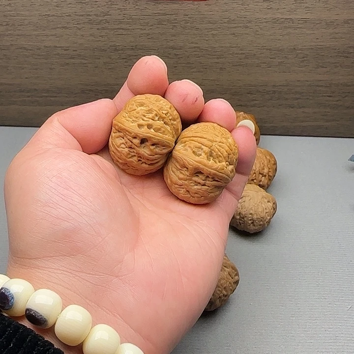 文***.核桃铁锤妹妹文玩核桃