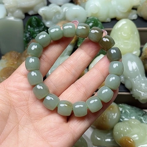 颈饰未镶嵌和田玉