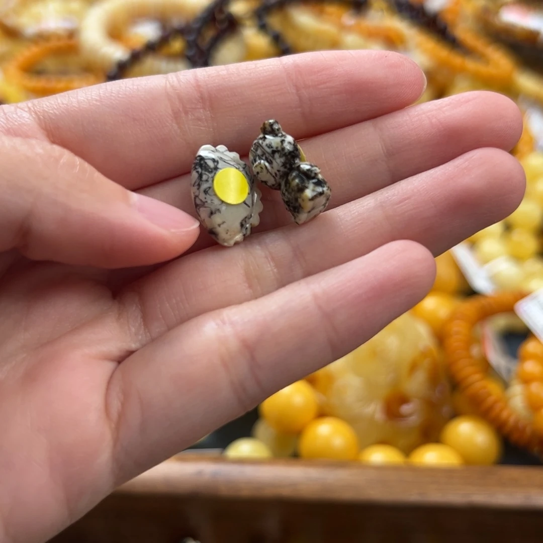 未镶嵌琥珀珠宝奇石