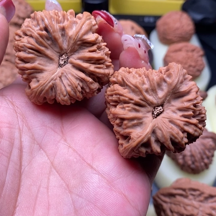 【闪购商品】文玩核桃手把件42尺丑南疆石