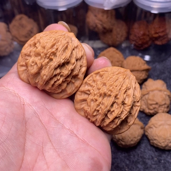 文玩核桃吊坠43麦穗虎头