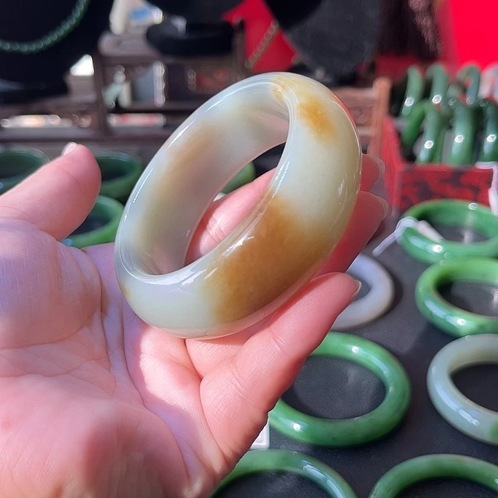 和田玉未镶嵌手镯