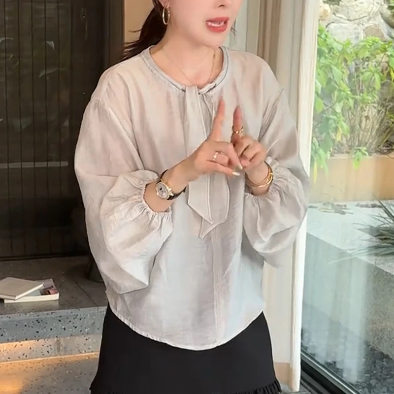 2025早秋季新款女圆领长袖衬衫洋气减龄宽松显瘦设计感系带上衣