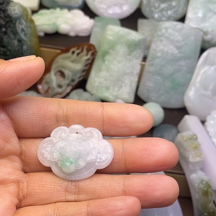 定制翡翠未镶嵌挂件