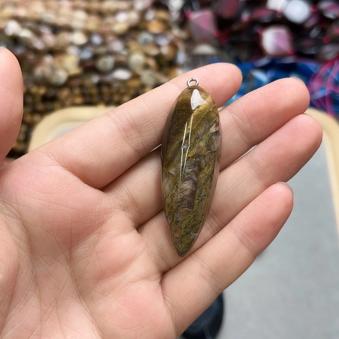 木****玛瑙/玉髓未镶嵌珠宝半成品彼得石尖一颗