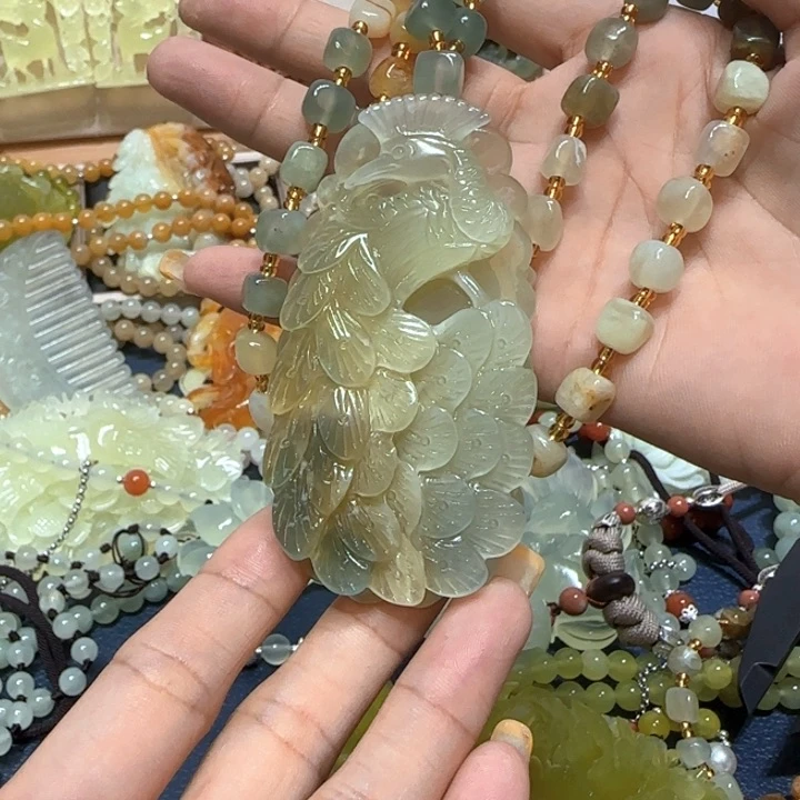 合金蛇纹石玉吊坠