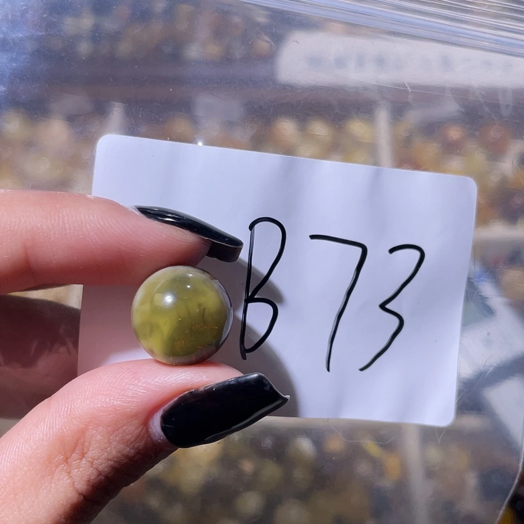 粢****未镶嵌琥珀裸石13.5福利