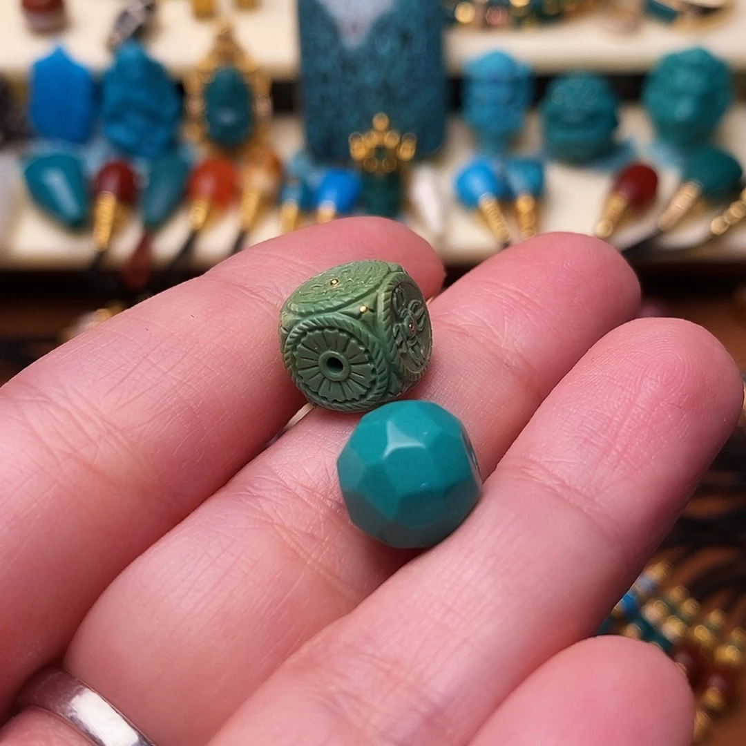 大***威绿松石未镶嵌配饰