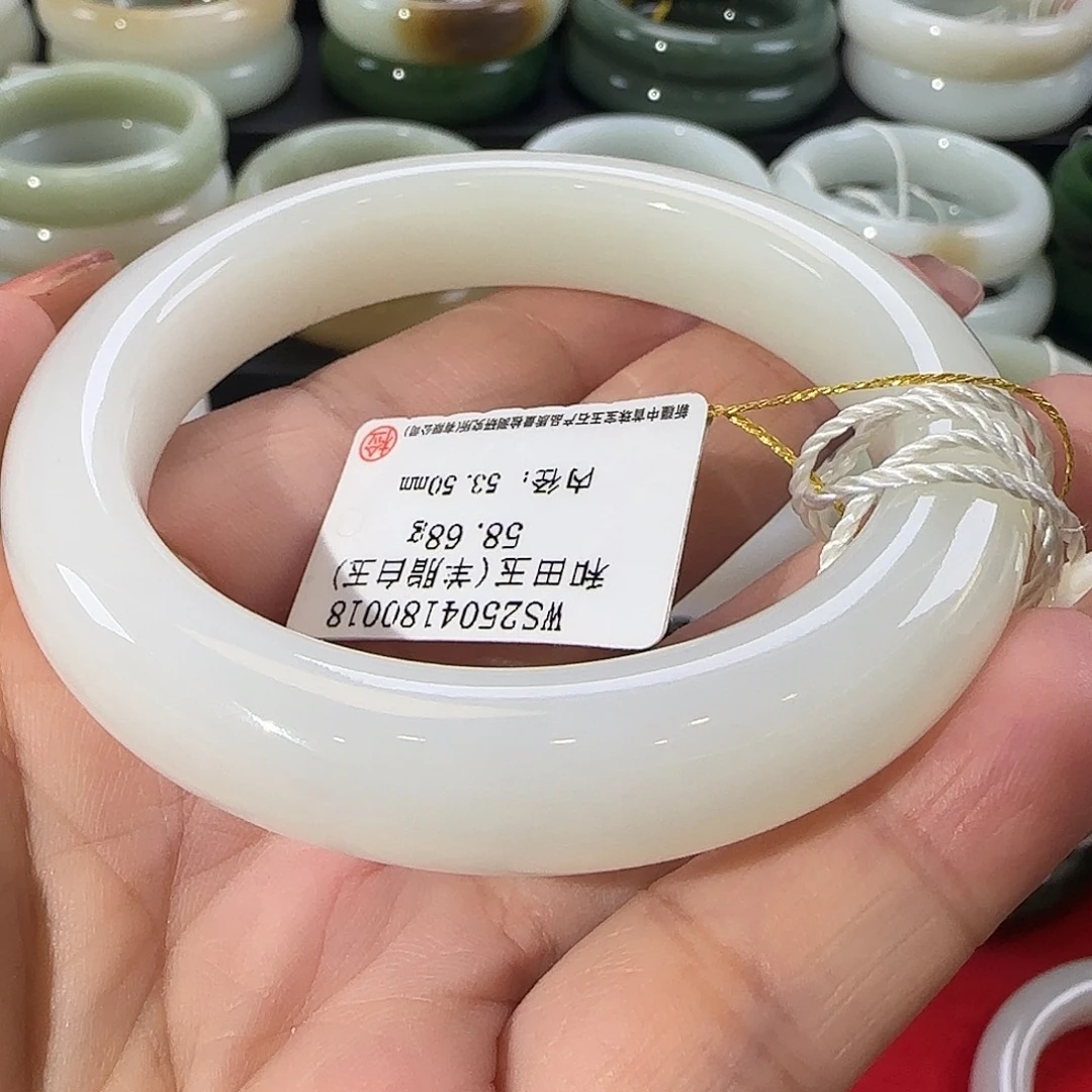 和田玉未镶嵌手镯