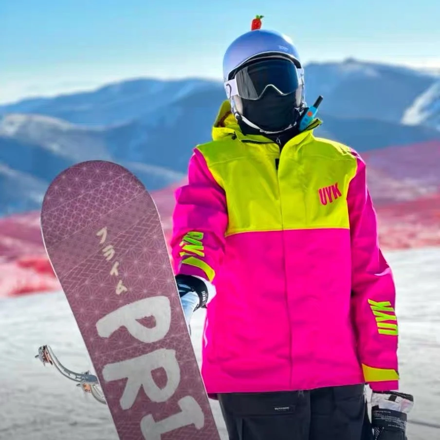 2025品牌同款户外情侣款多巴胺冲锋衣防水装备外套