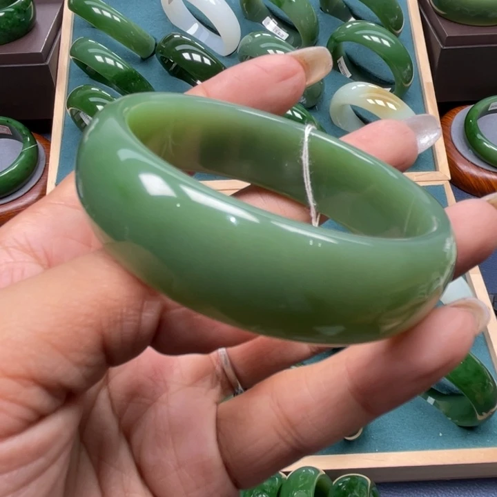 和田玉（碧玉）未镶嵌手镯