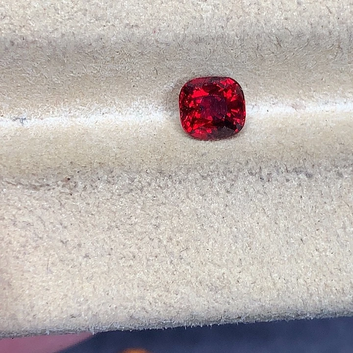 裸石未镶嵌尖晶石