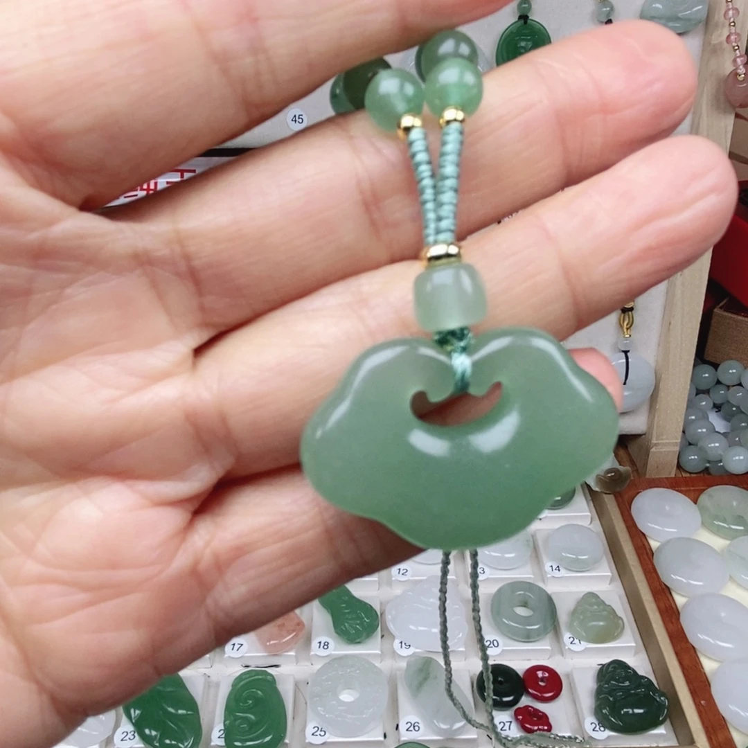 石英质玉（非洲翠）未镶嵌颈饰