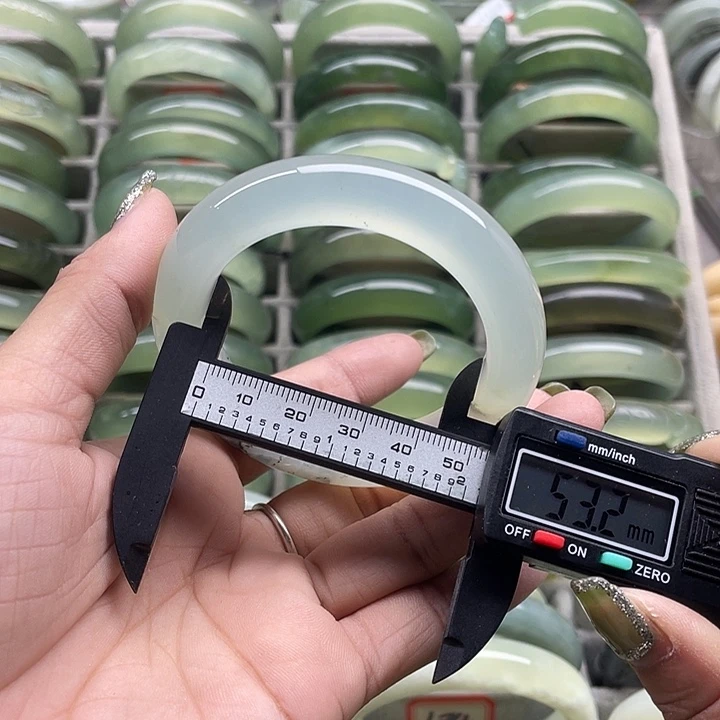 蛇纹石玉未镶嵌手镯163