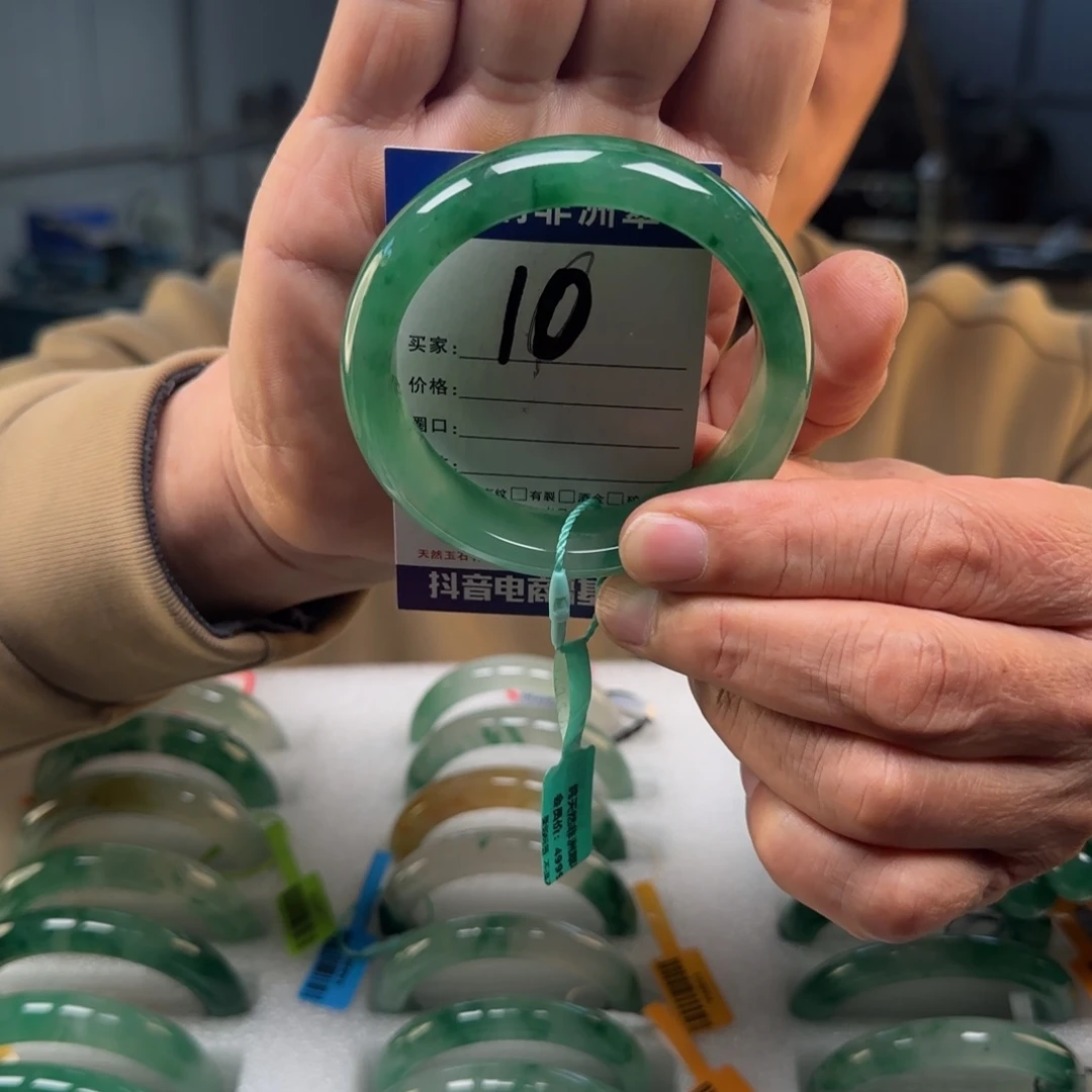 石英质玉（非洲翠）未镶嵌手镯