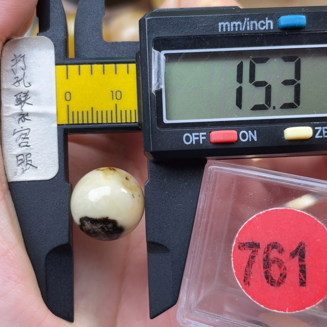 蜜蜡未镶嵌珠宝奇石瑕疵
