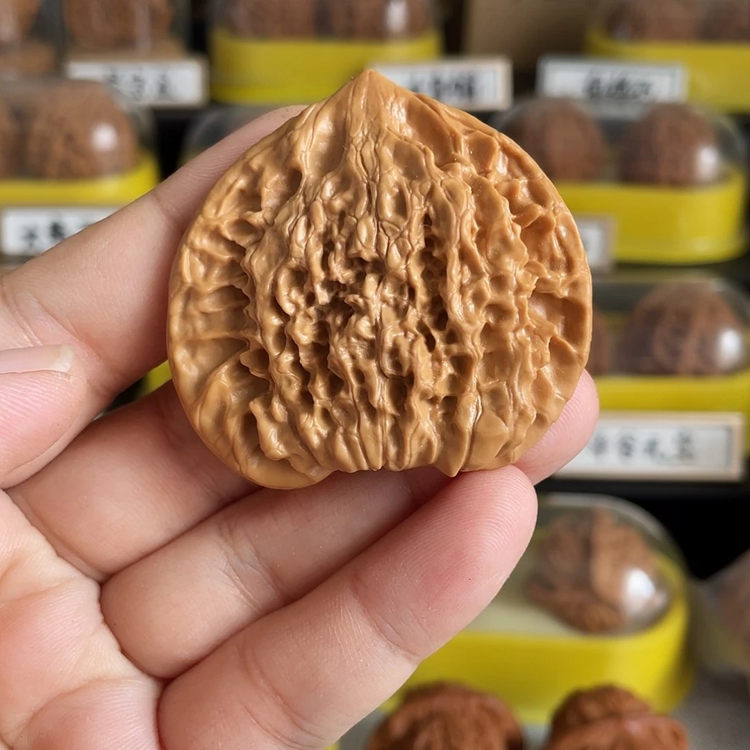 文玩核桃把件桃心