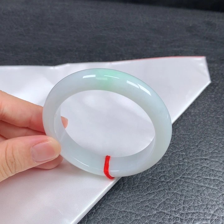 翡翠未镶嵌手镯