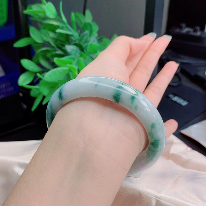 翡翠未镶嵌手镯59圈