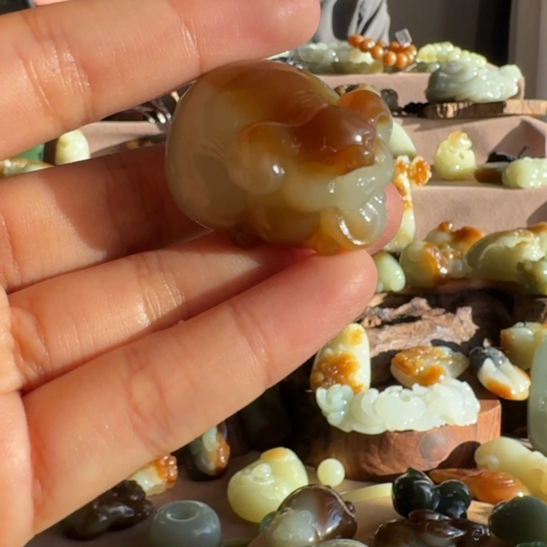 颈饰未镶嵌和田玉（糖玉）