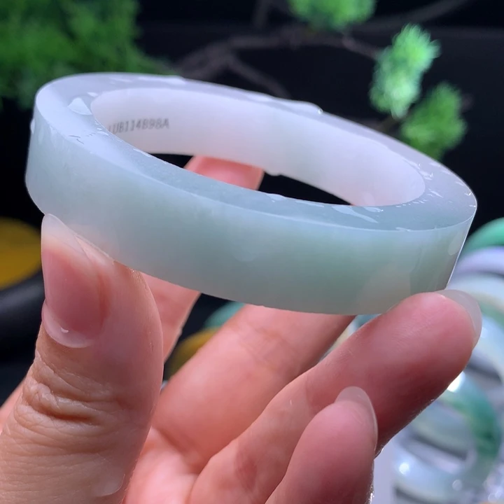 未镶嵌翡翠手镯定制翡翠