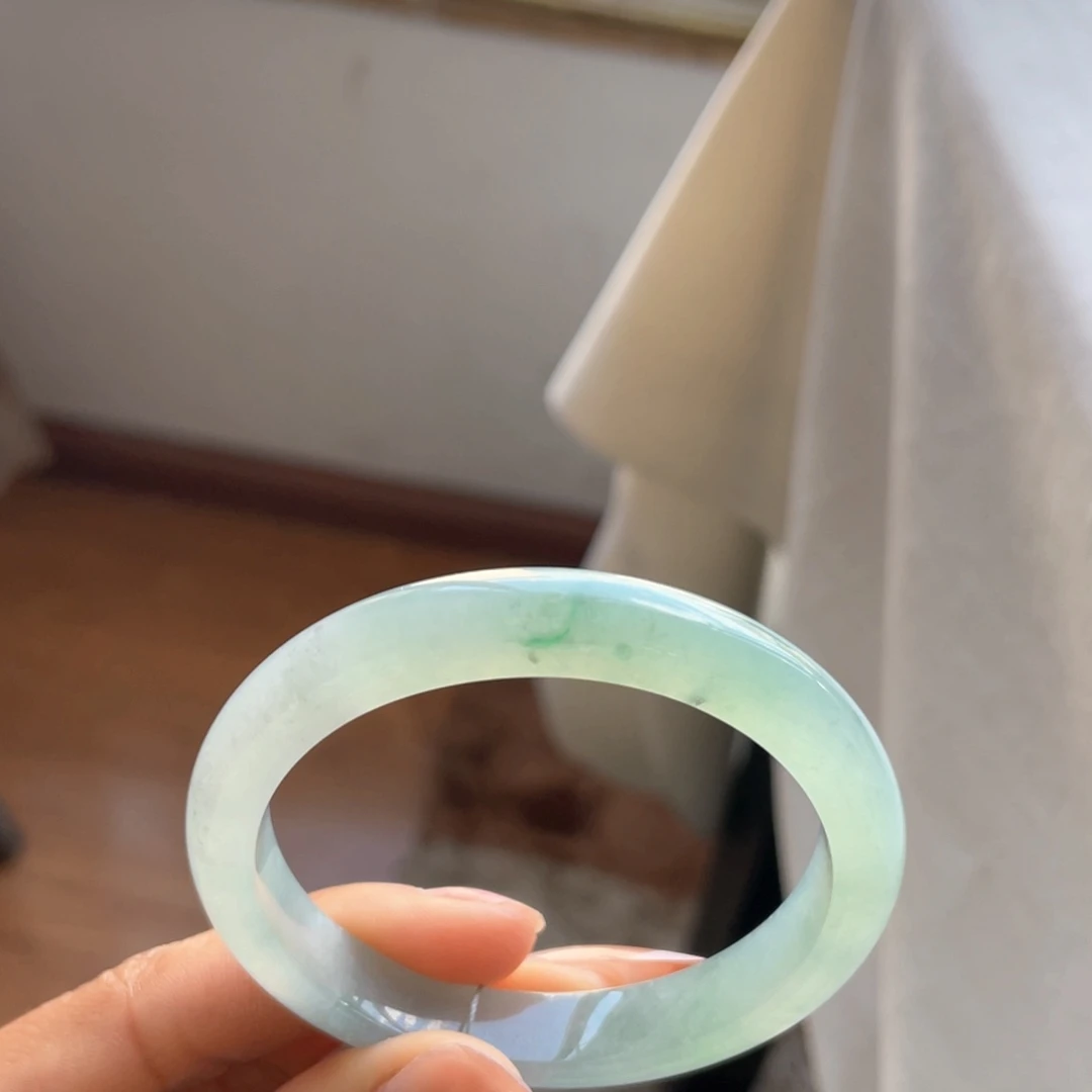 翡翠手镯未镶嵌美人条