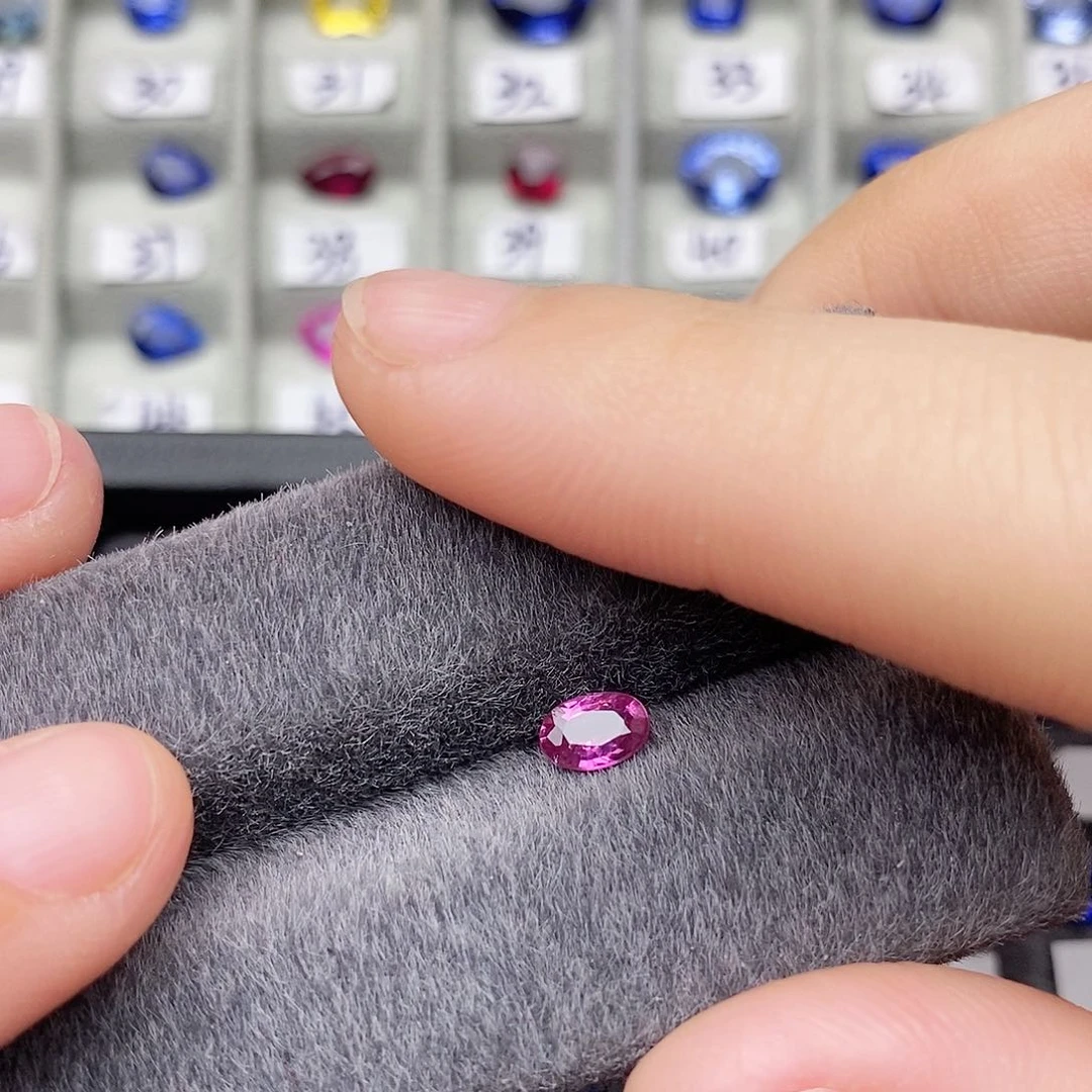 蓝宝石裸石未镶嵌无烧粉蓝宝椭圆形鲜艳0.48ct/351号