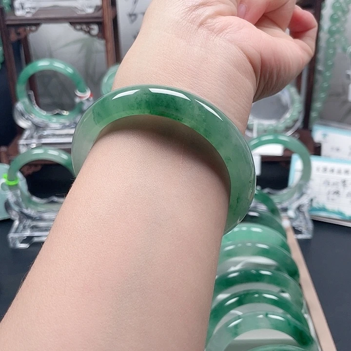 未镶嵌手镯石英质玉