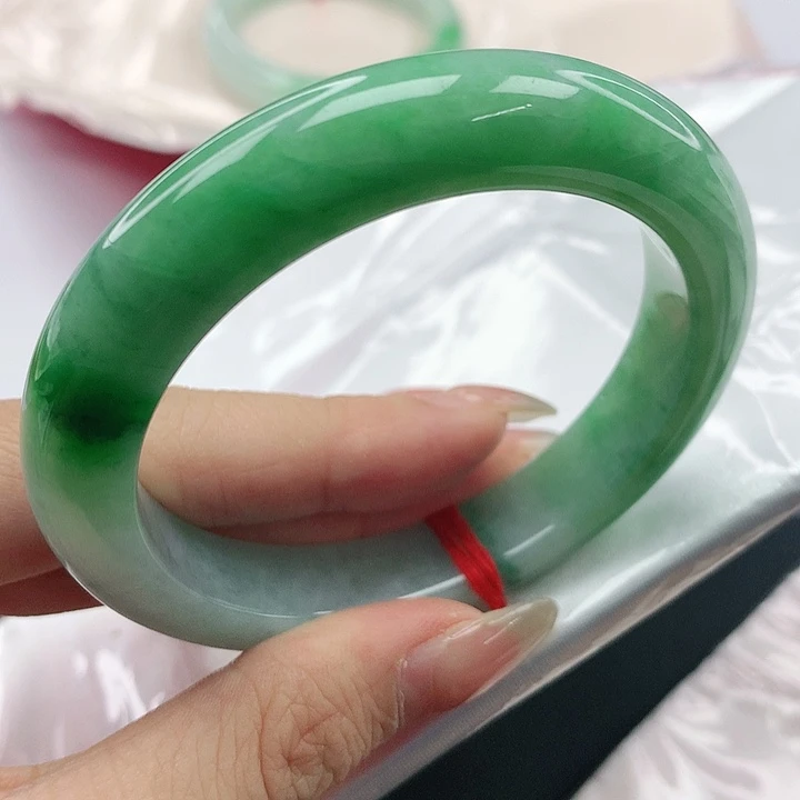 未镶嵌手镯翡翠，895