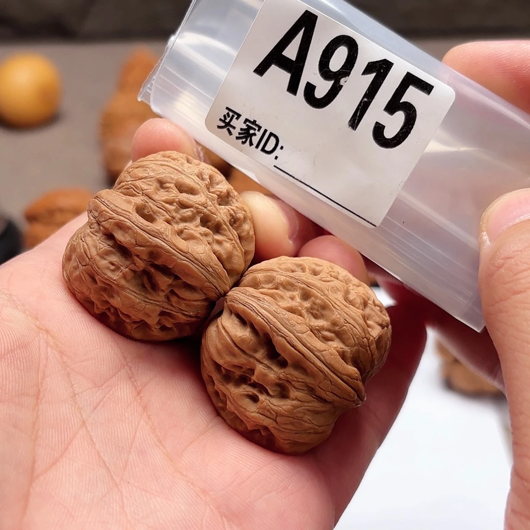 观***山把件文玩核桃元宝915