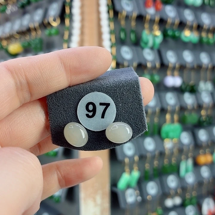 和田玉18K金镶嵌耳饰