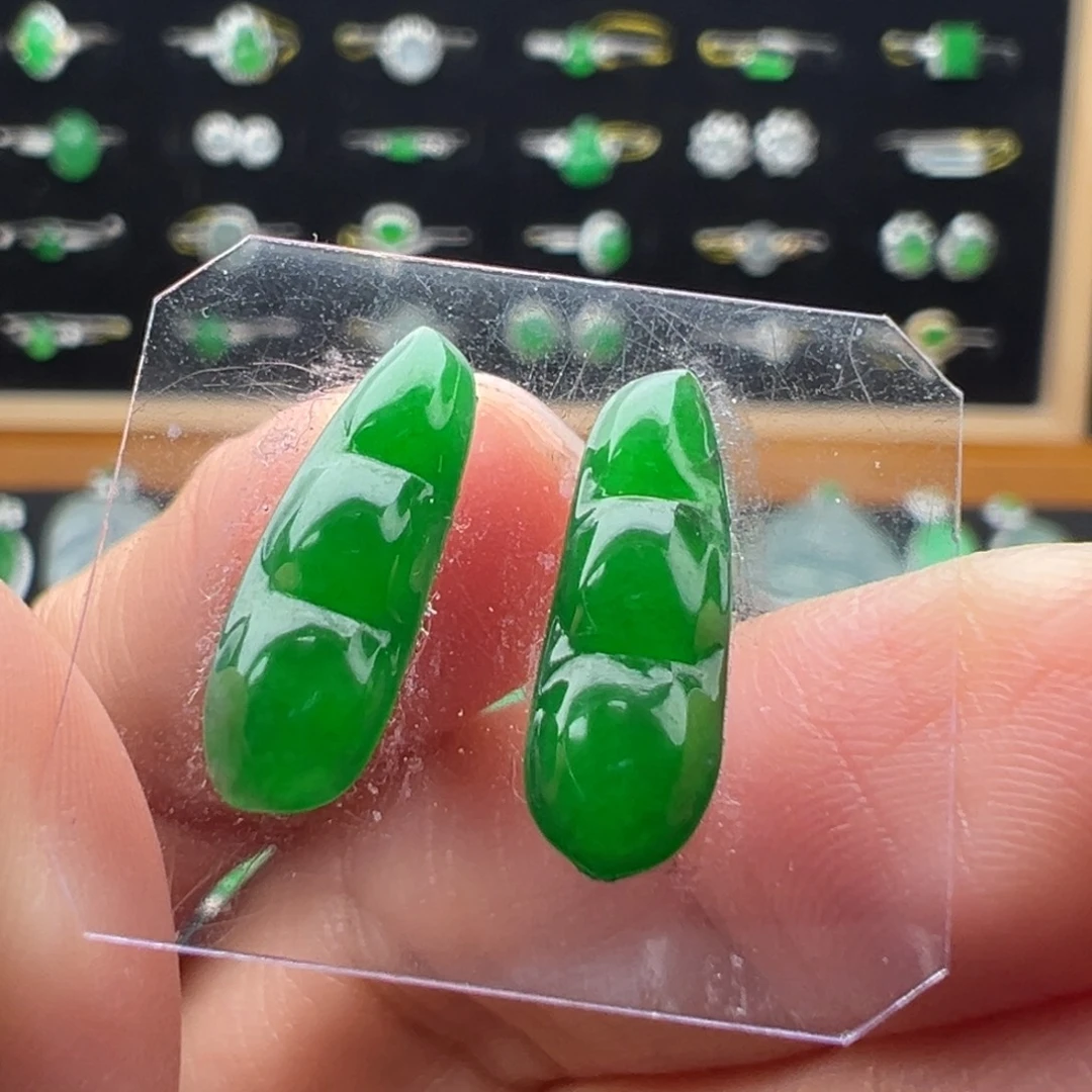 翡翠未镶嵌颈饰豆