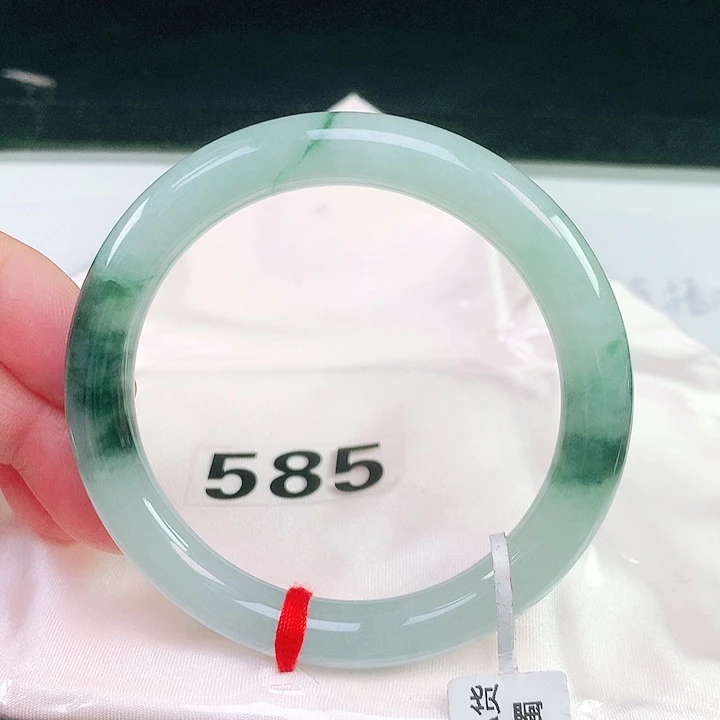 翡翠未镶嵌手镯（圆镯）585