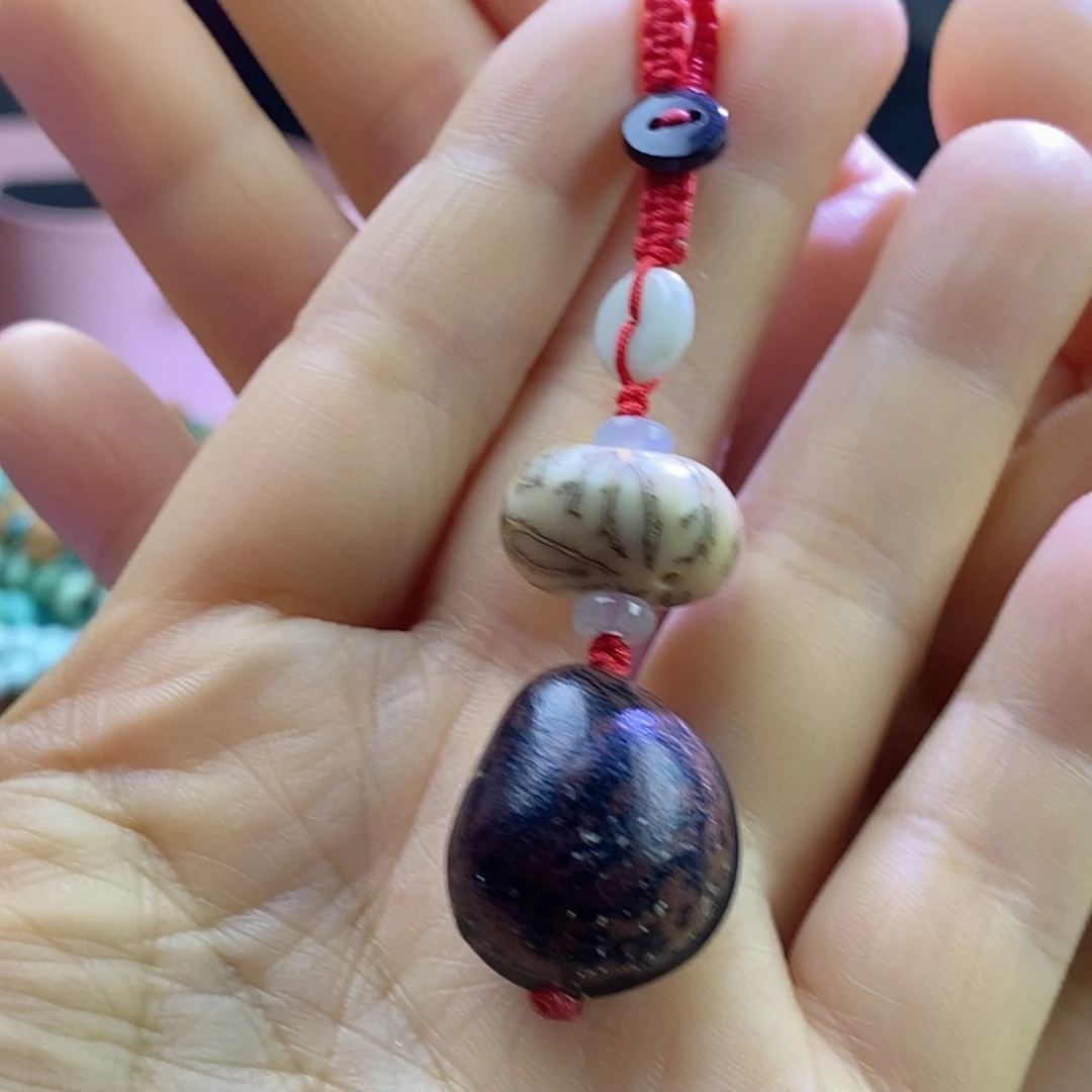 只买单纯的吊坠，没带链子，属的性质。