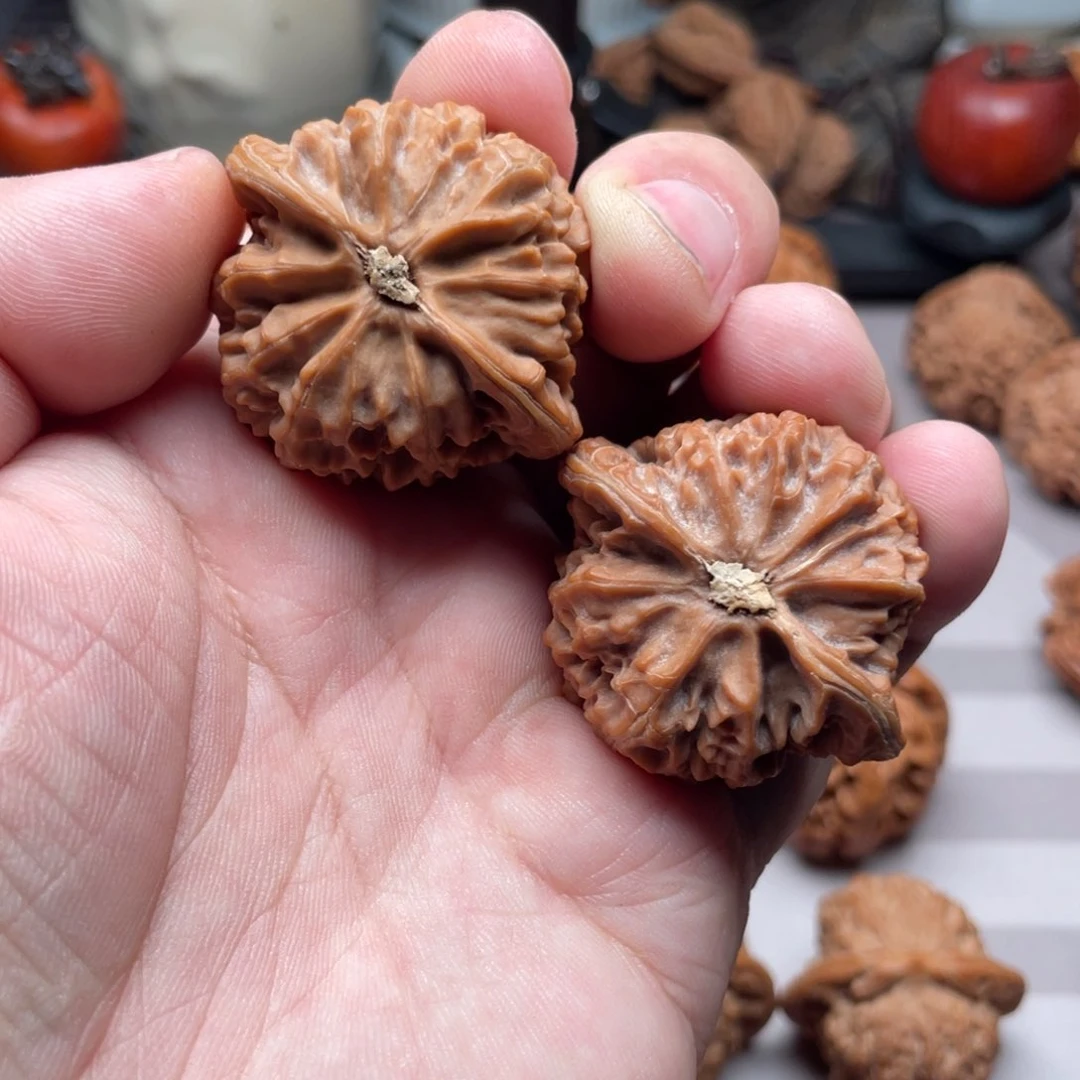 文玩核桃吊坠瑞***理宫灯