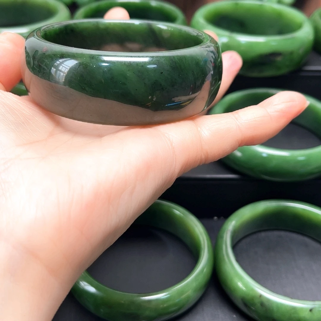 和田玉（碧玉）未镶嵌手镯