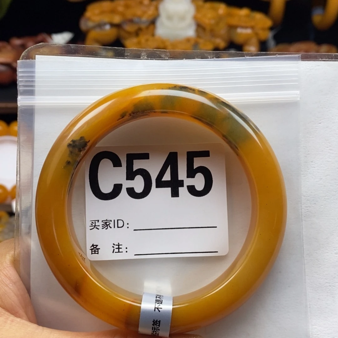 茉***扬未镶嵌石英质玉（黄龙玉）手镯63圈口手镯C545