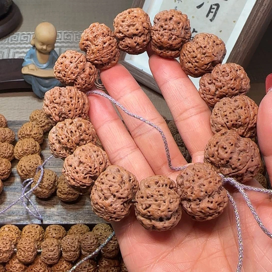 金刚菩提手串山****李古龙梅花