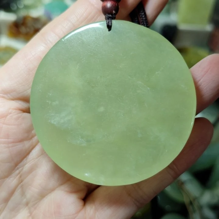 岫玉未镶嵌微瑕挂坠