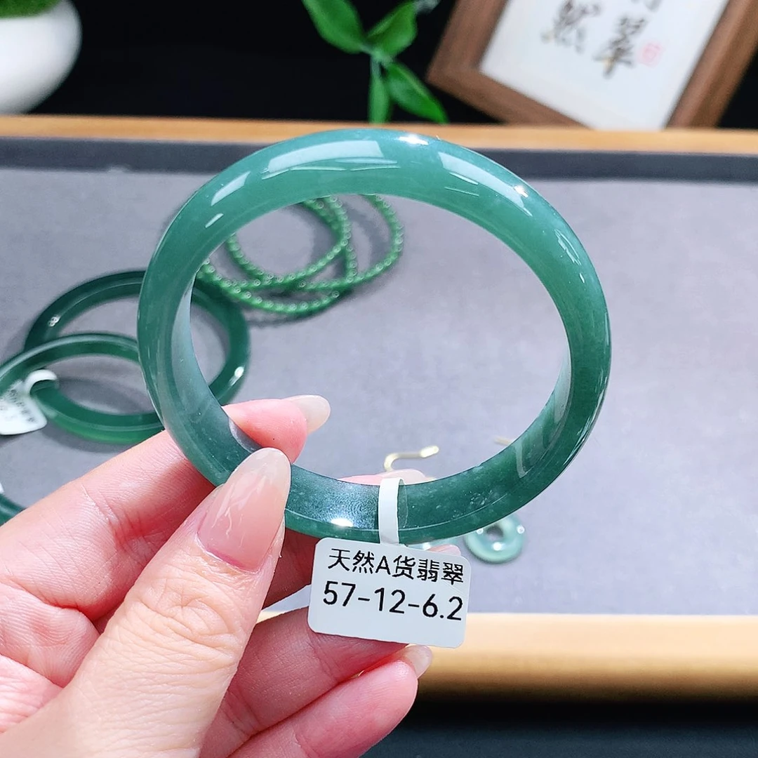 翡翠手镯（圆镯）未镶嵌