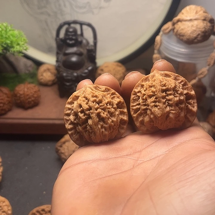 文玩核桃吊坠40盘龙纹