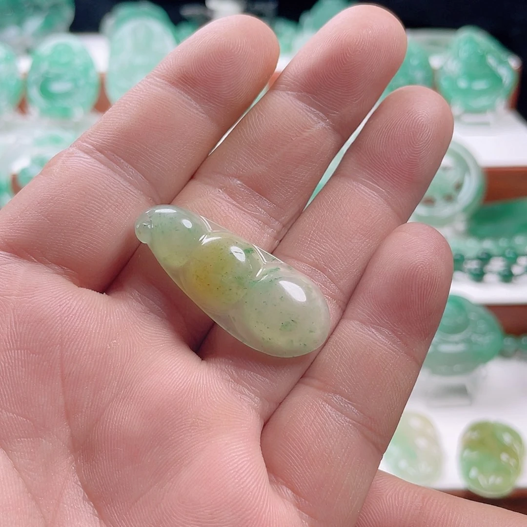 颈饰未镶嵌石英质玉