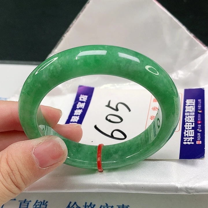 翡翠手镯未镶嵌翡翠